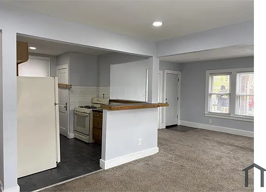 2 bed, 700 sqft, $1,000 — Photo 4