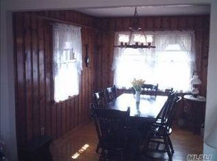 32 Midway St, Babylon, NY 11702