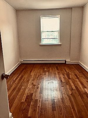 4th image of 20-27 23rd St #2A