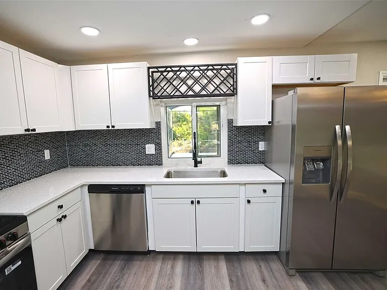 5667 Creekwood Dr — Photo 6