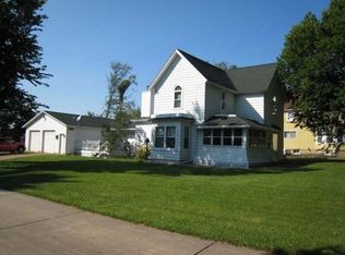 601 Center St, Wonewoc, WI 53968