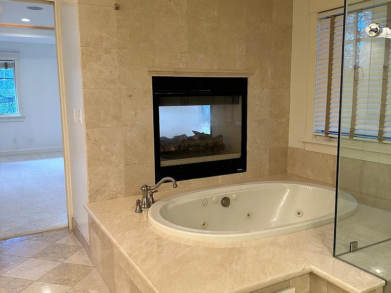 370 Duluth Cir — Photo 20