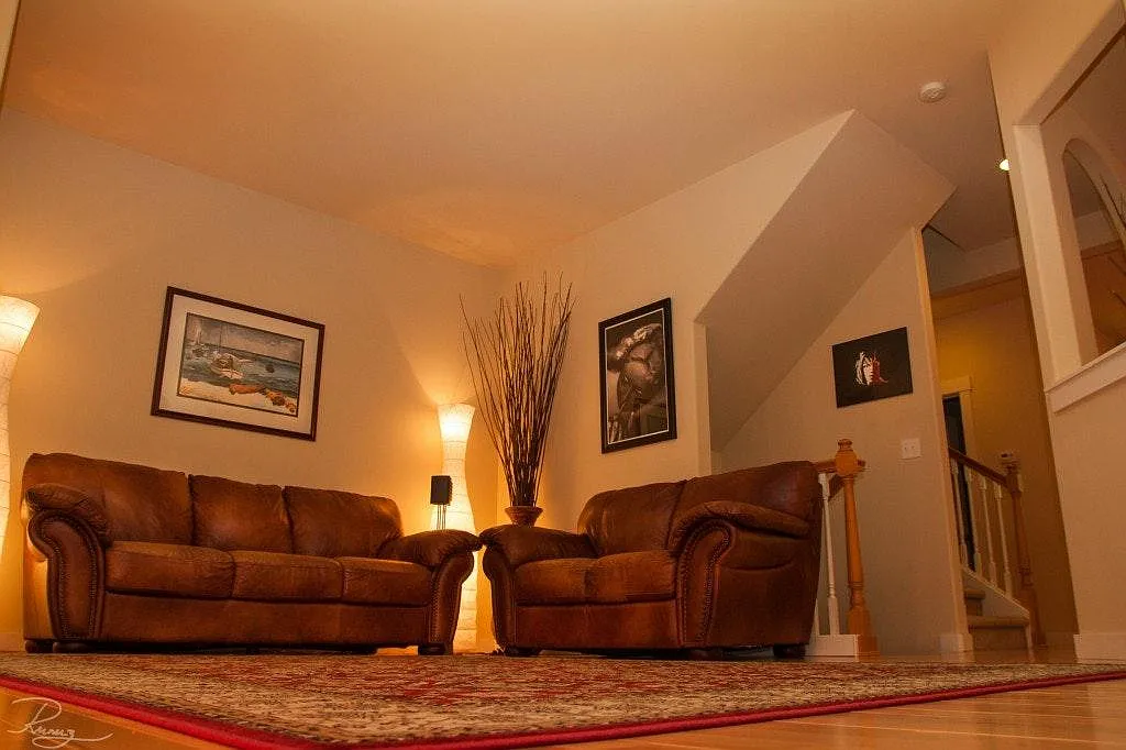 3 bed, 2.5 bath, 2050 sqft, $4,050 — Photo 3