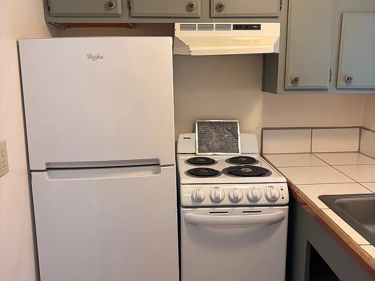 1414 SE Lambert St #3 — Photo 4