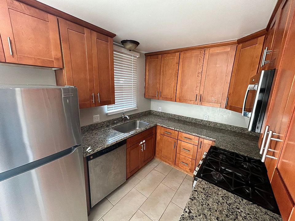 1st image of 1602 Oxford Way