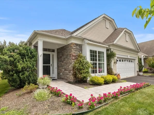 204 Stone Manor Dr, Franklin Twp., NJ 08873