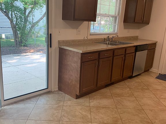 3rd image of 1800 Hartmann Dr