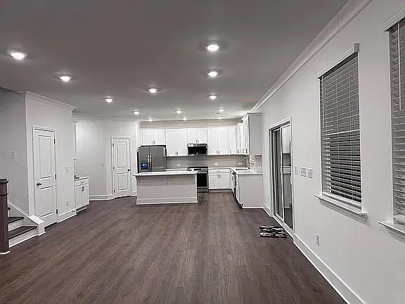 4 bed, 2249 sqft, $2,750 — Photo 2