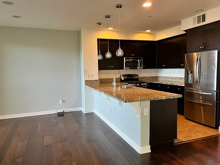 960 E Duane Ave — Photo 11