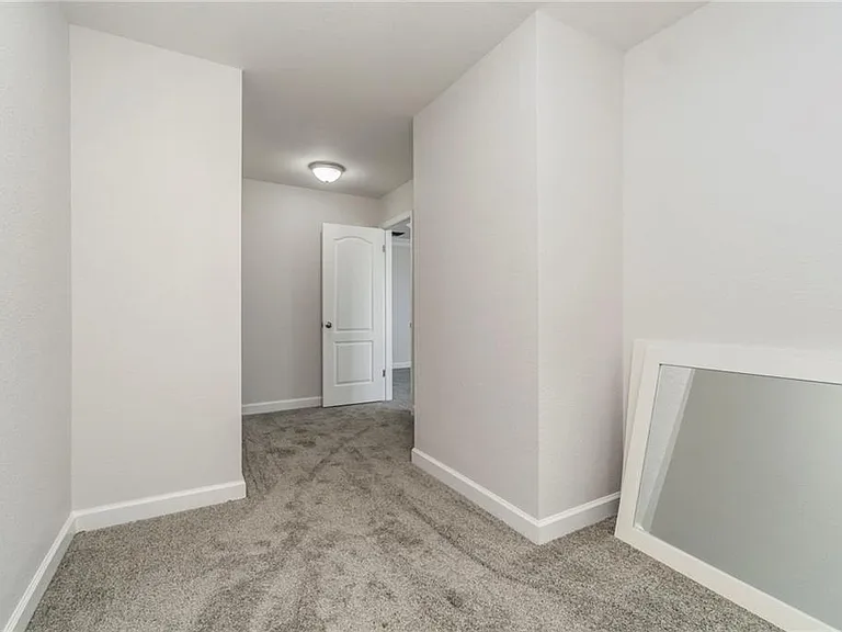 Master Walk-in Closet (Massive)