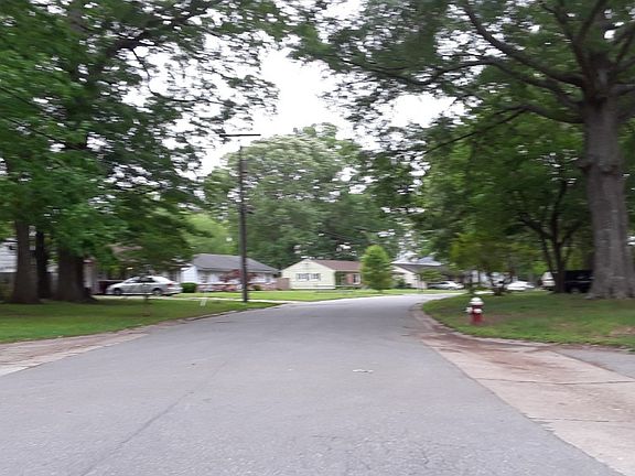 5th image of 129 Narragansett Dr
