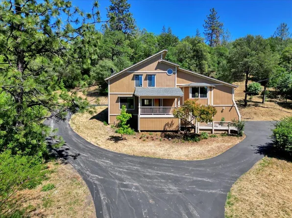 10593 Oak Dr, Grass Valley, CA 95949