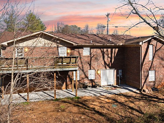 3rd image of 539 Hacker Rd