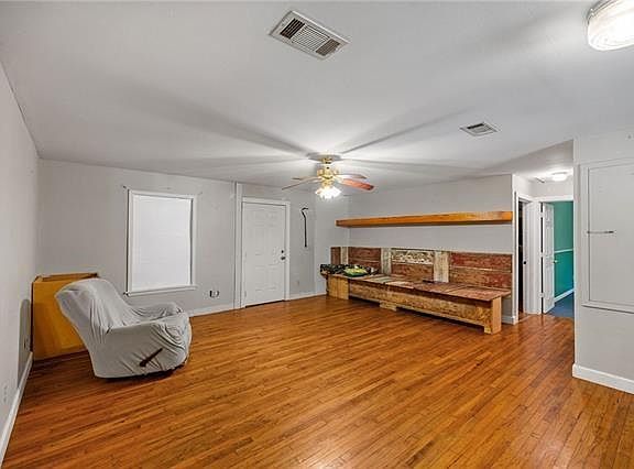 4th image of 27499 Turkey Creek Rd