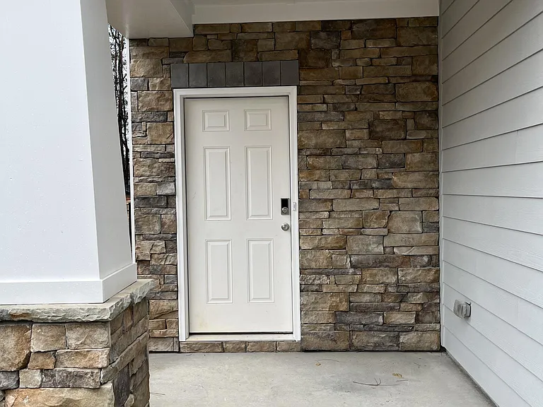 334 Wells Cir — Photo 2