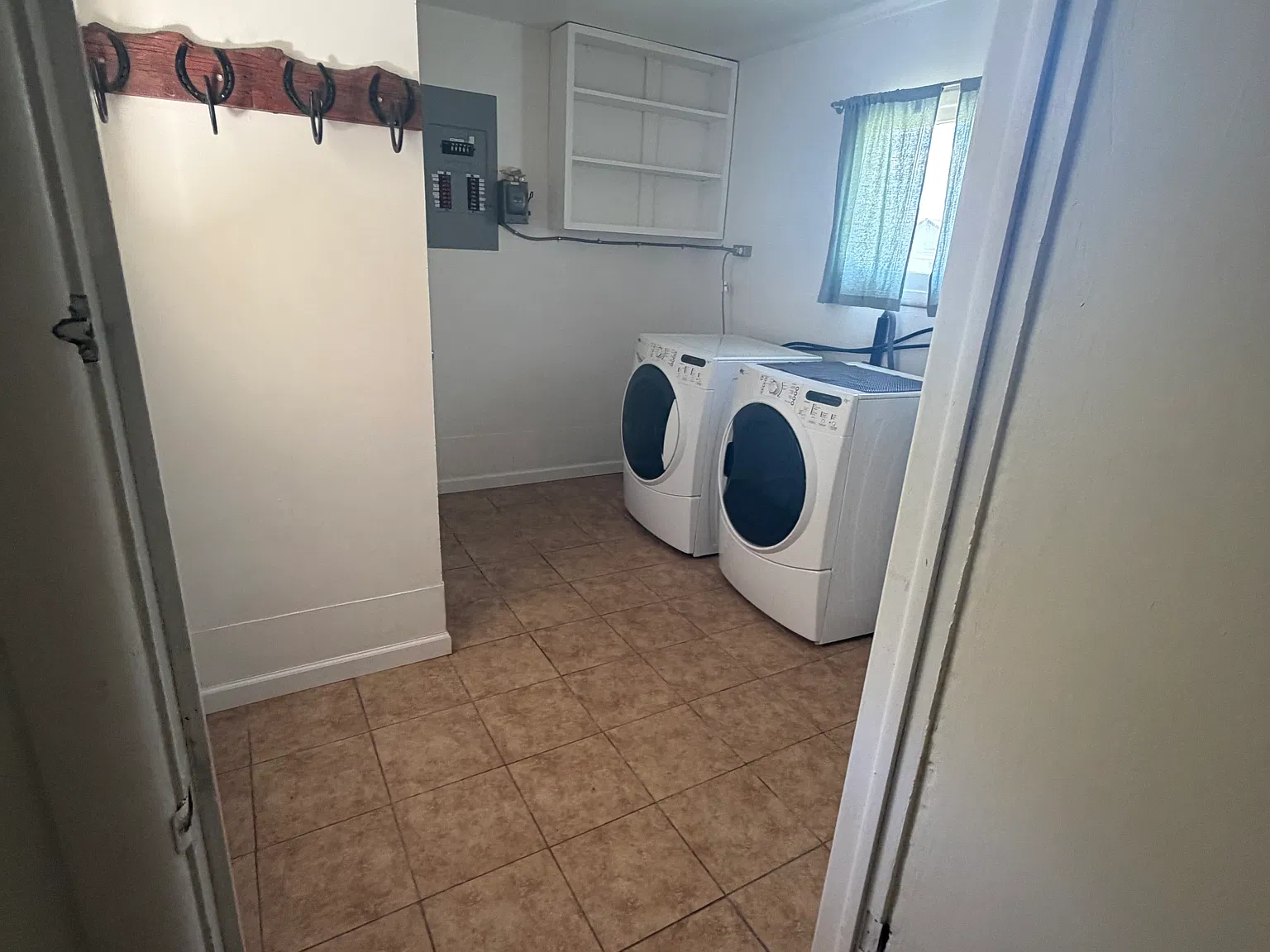 2 bed, 856 sqft, $1,750 — Photo 2
