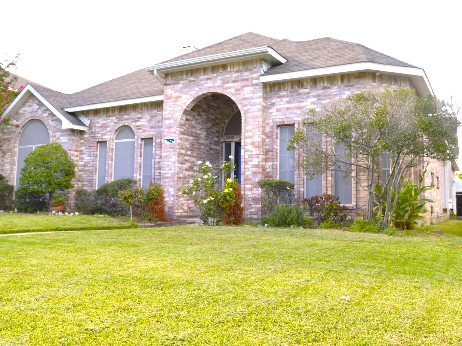 1029 E Grubb Dr — Photo 1