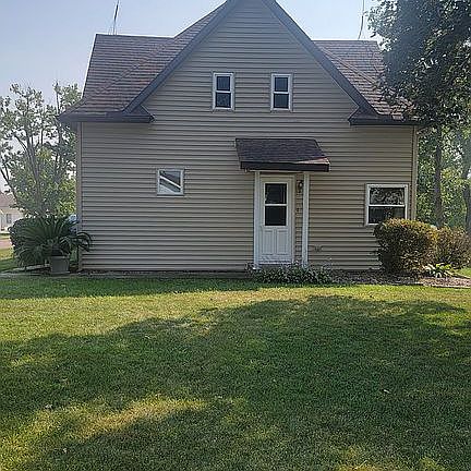 3rd image of 411 Grand Ave