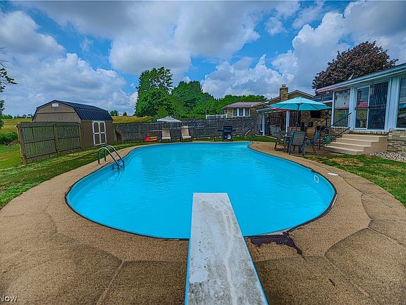 3rd image of 5244 Oakridge Dr