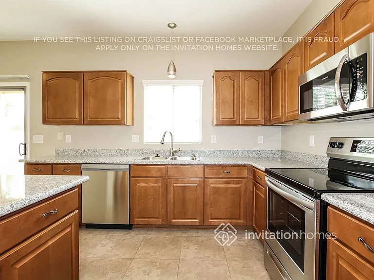 17263 W Acapulco Ln — Photo 7