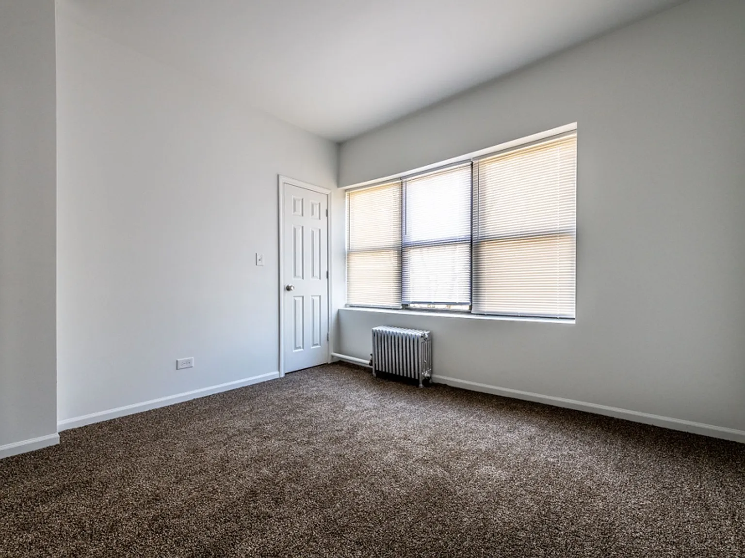 8100 S Essex Ave — Photo 3