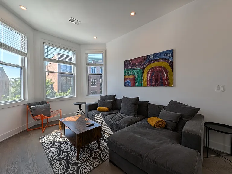 2120 W Belmont Ave #3F — Photo 3