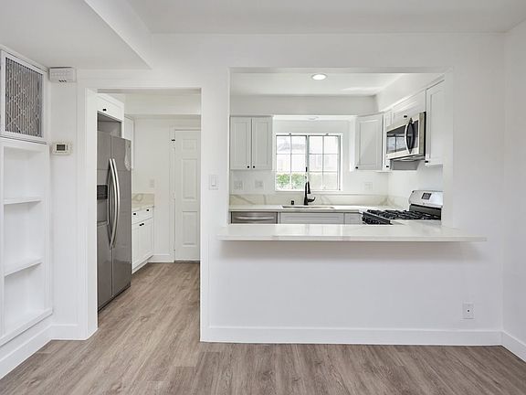 5th image of 381 Waldo Ave #3811