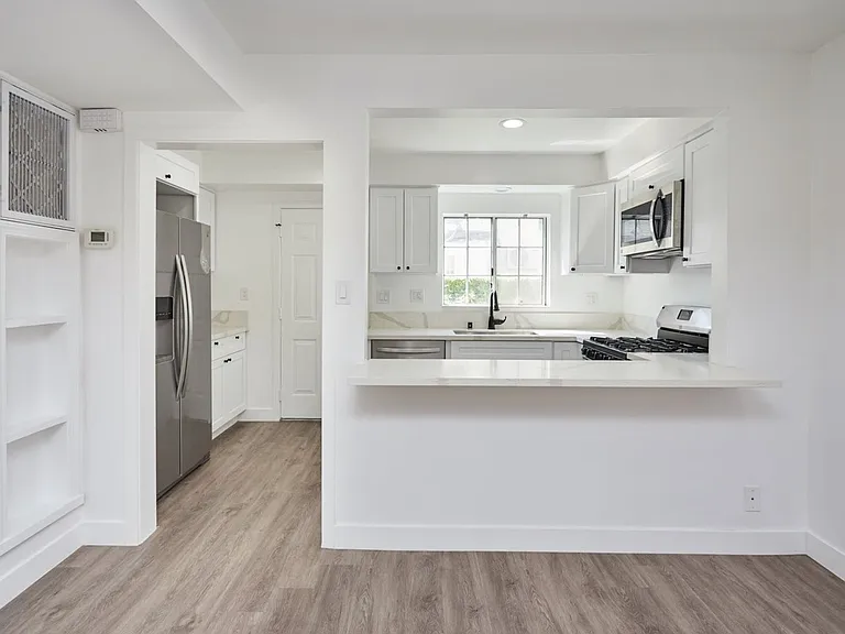 381 Waldo Ave — Photo 5