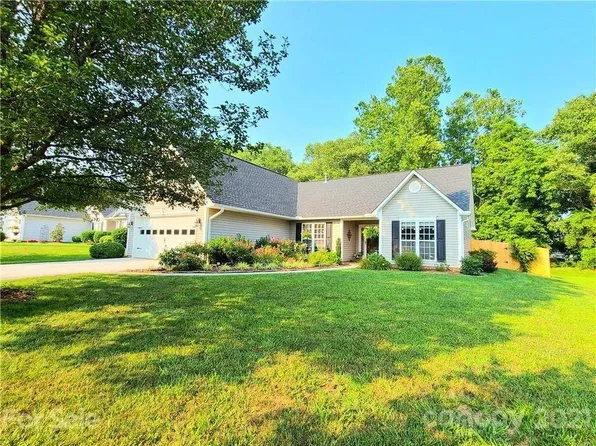 429 Planters Creek Rd, Fletcher, NC 28732