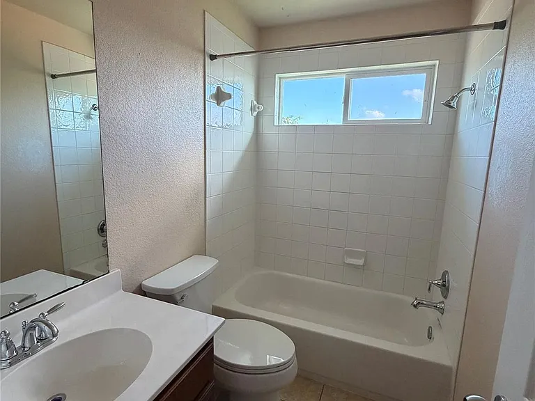 904 Gentry Dr — Photo 6