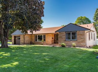 1340 Belmont Ln W, Roseville, MN 55113