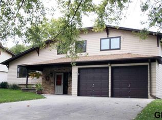 1004 Saint Andrews Rd, Bellevue, NE 68005