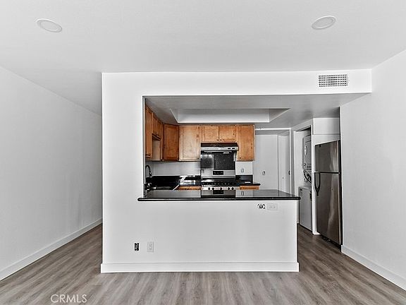 4th image of 918 W College St APT 316