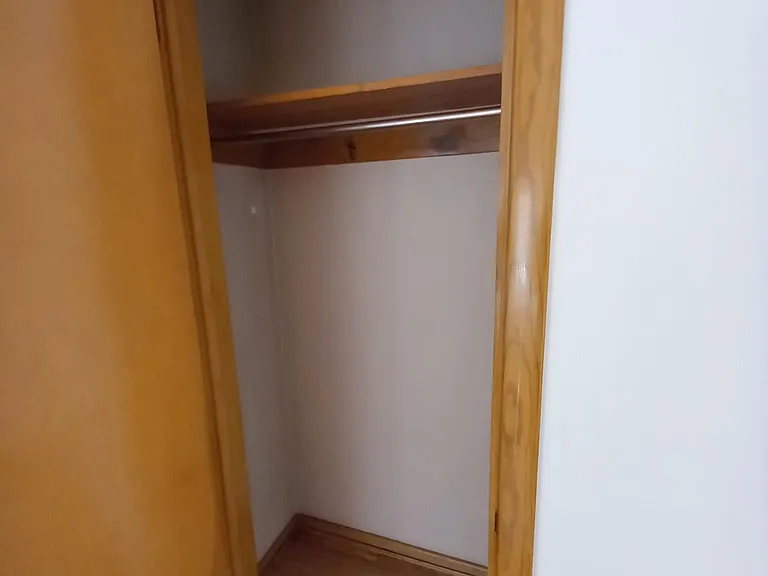 Middle room closet