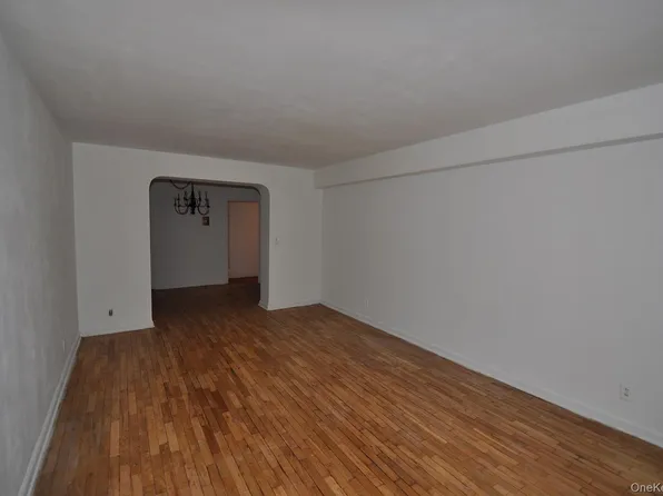 142 Garth Road #1R, Scarsdale, NY 10583