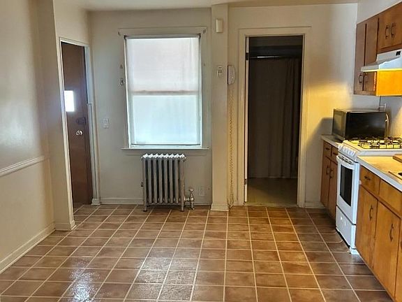3rd image of 63 1/2 Garrison St