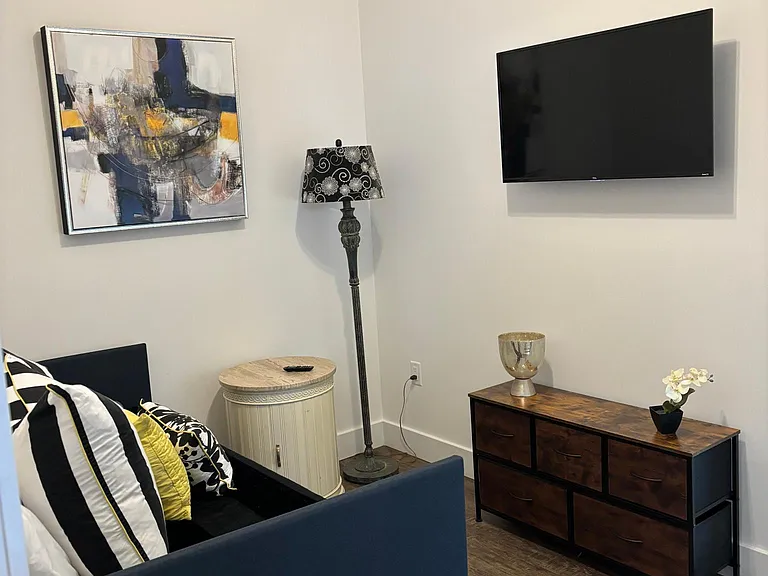 1122 Vine St — Photo 11