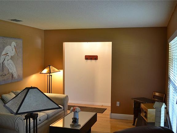 2nd image of 4102 Interlake Dr