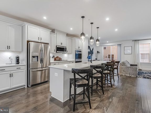 3rd image of 9526 Capital Ln