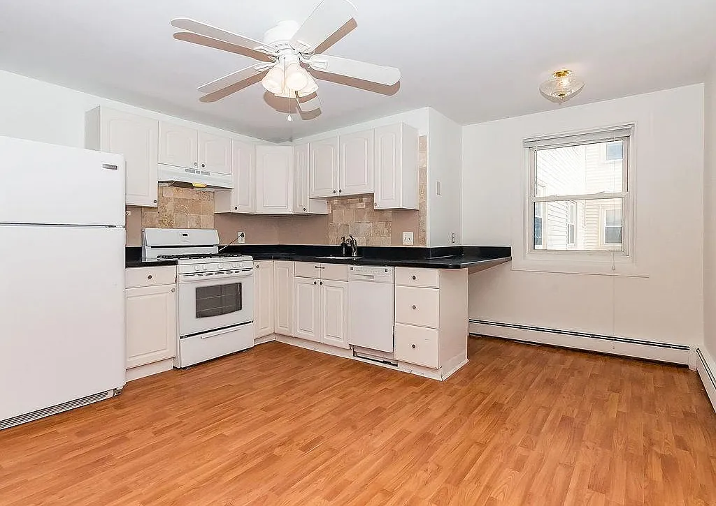 2 bed, 816 sqft, $2,720 — Photo 1
