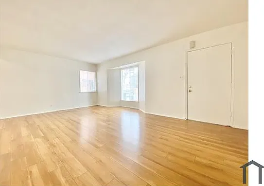 6337 10th Ave — Photo 2