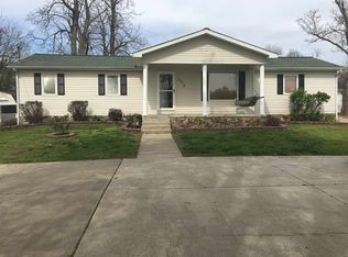 5015 Schneidman Rd, Paducah, KY 42003