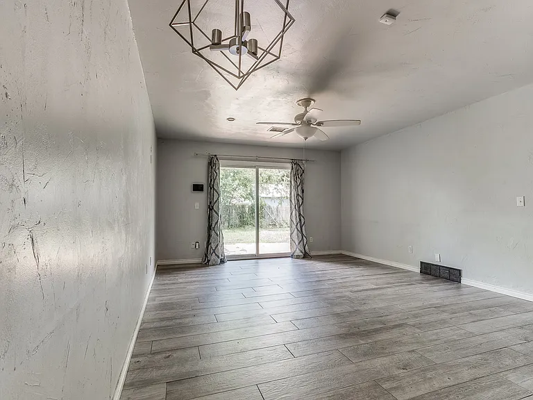 105 Paul Ave — Photo 34