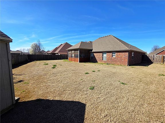 5th image of 783 Amethyst Ave