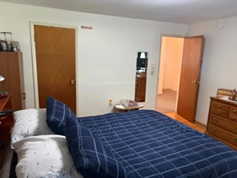 20-30 A St — Photo 11