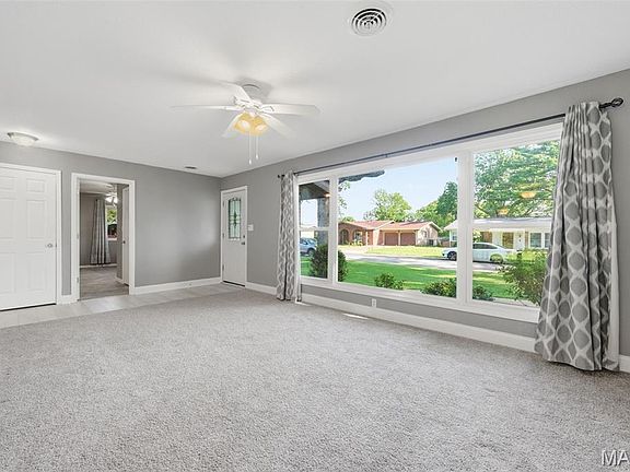 5th image of 724 Caspian Ln