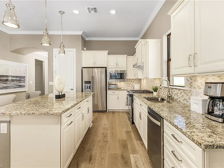 9248 Cormorant Dr — Photo 7
