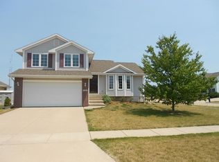 7321 Prairie Heights Dr SW, Cedar Rapids, IA 52404