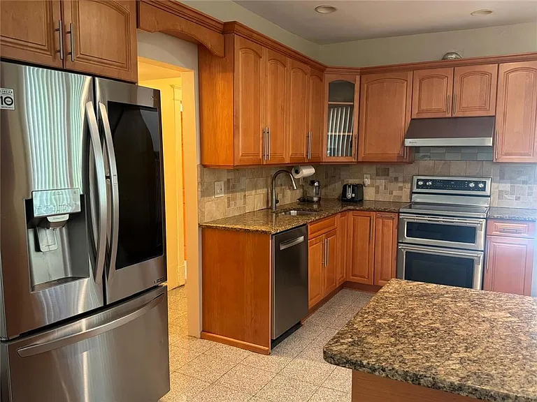 26 Center Ave — Photo 5