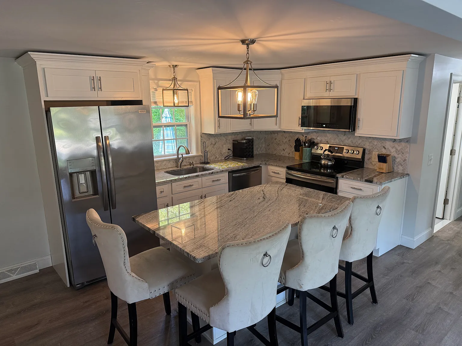 2 bed, 864 sqft, $2,600 — Photo 3